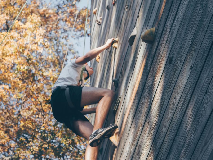 Rocódromo utilizado en la actividad de escalada del alumnado