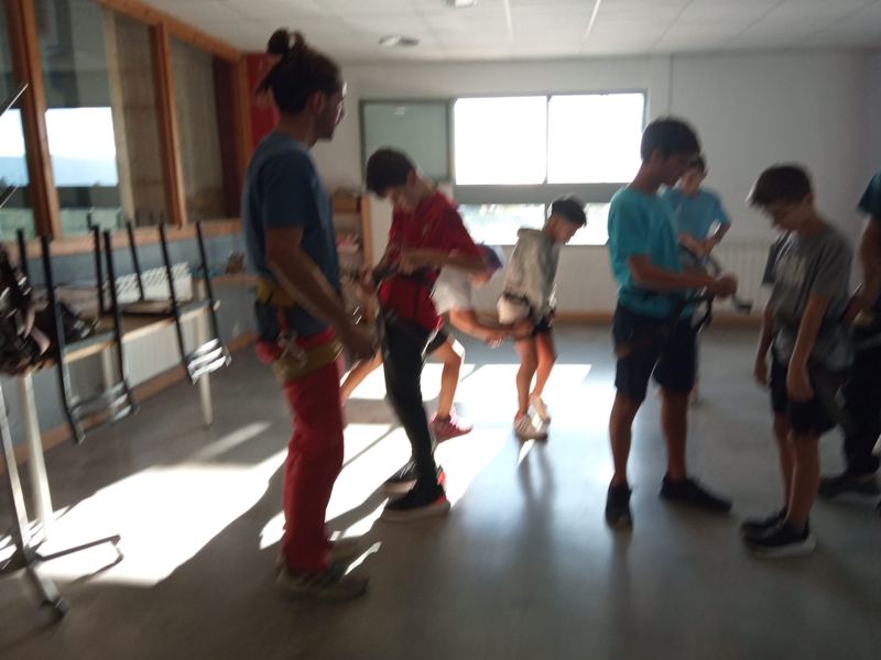 Momento de la actividad de escalada organizada por la APYMA