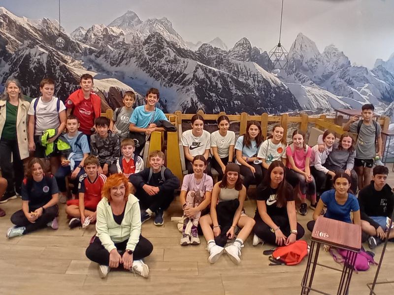 Foto de grupo del alumnado participante en la jornada de escalada